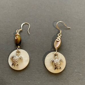 Adorable turtle earrings*